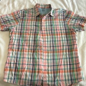 IZOD casual men’s button down short sleeved shirt